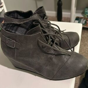 Maurice’s booties size 7